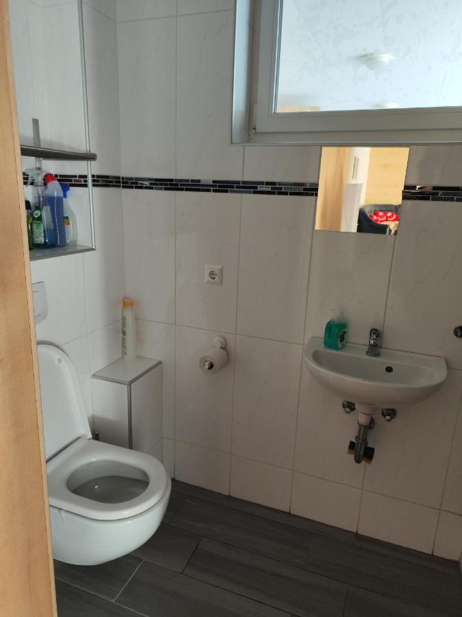 Erdgeschoss Wohnung Nahe Flughafen Wien Eksteriør billede